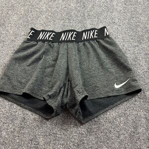 NIKE Girls Grey Heathered Dri-Fit Athletic Shorts size: Medium